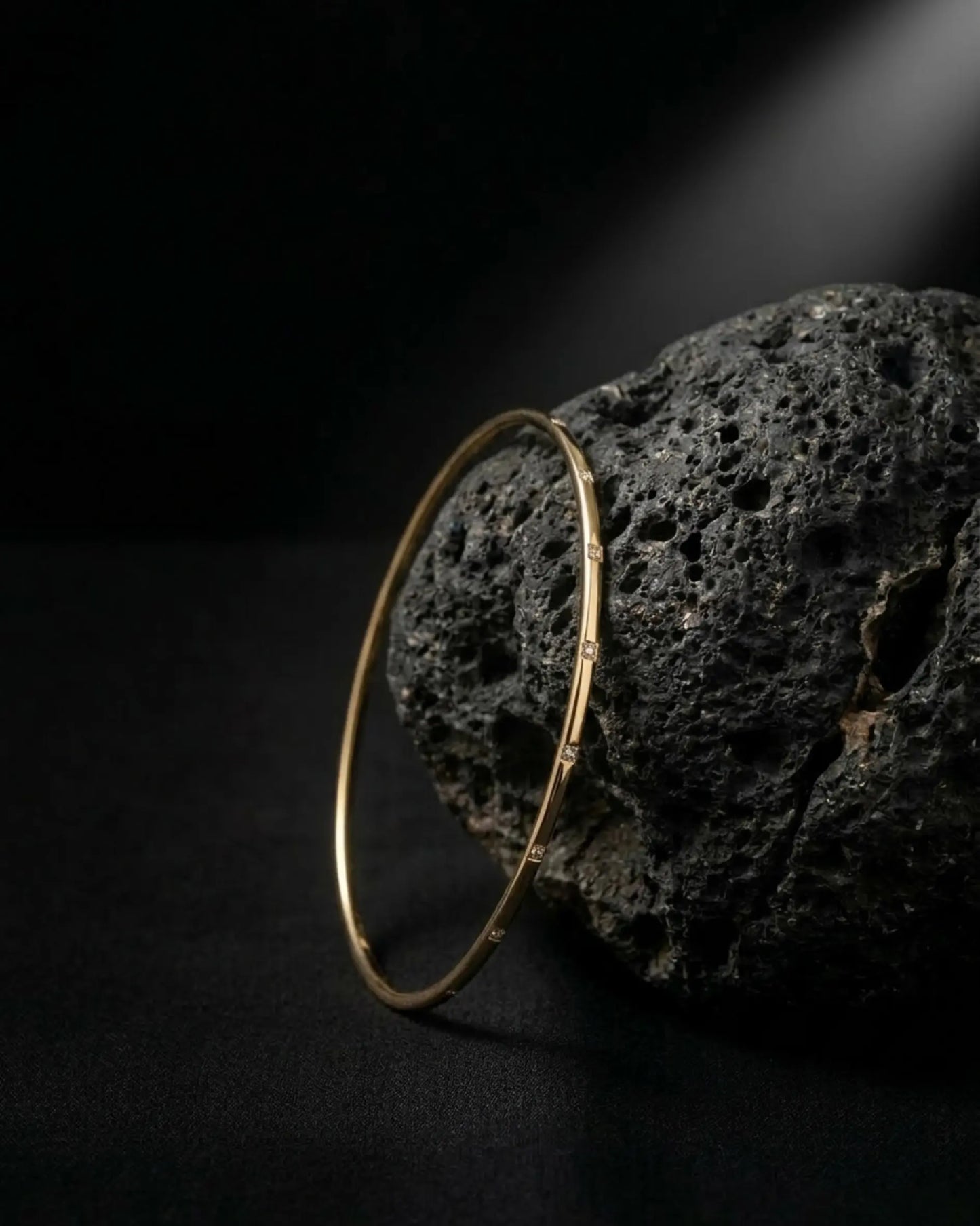Classic Gold Sleek Bracelet Zestro