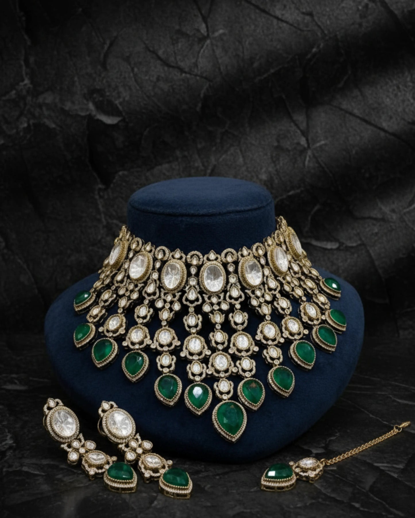 Mahira Emerald Royale Necklace Set Zestro