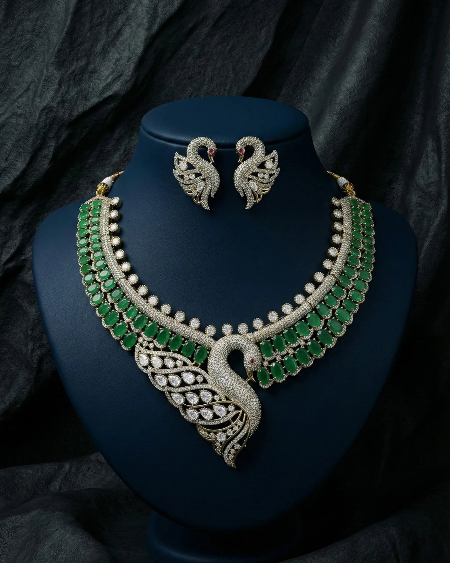 Swanora Regal Necklace Set Zestro