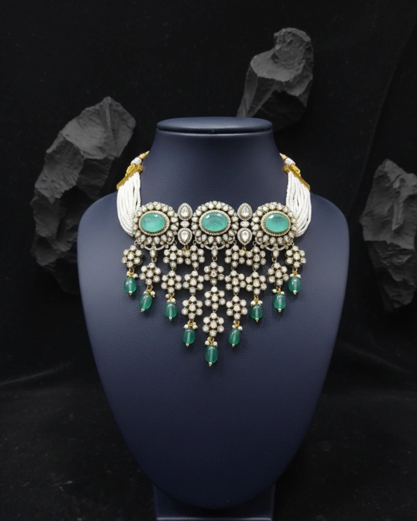 Mehreen Necklace Set Zestro