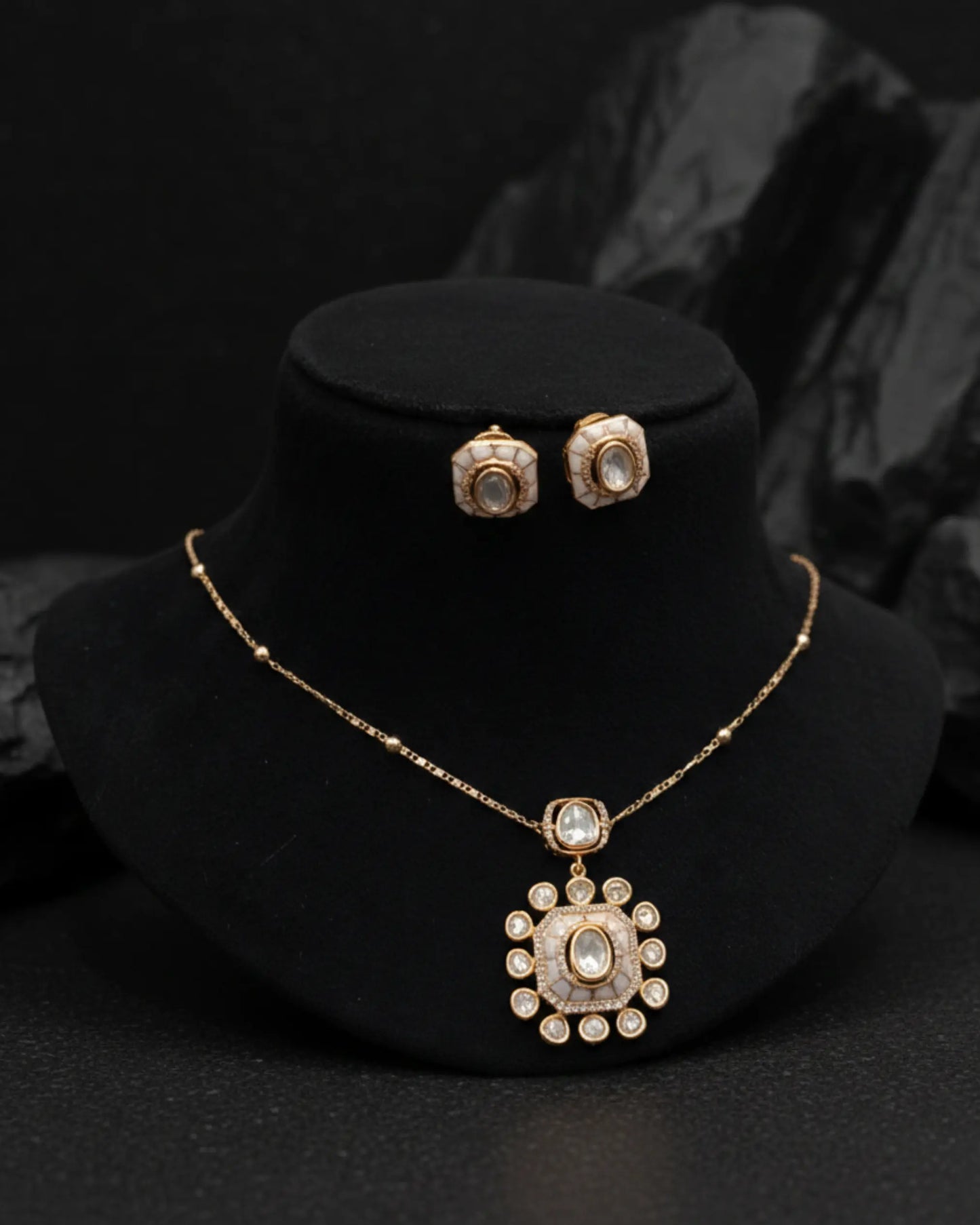 Nysa Royal Pendant Set Zestro