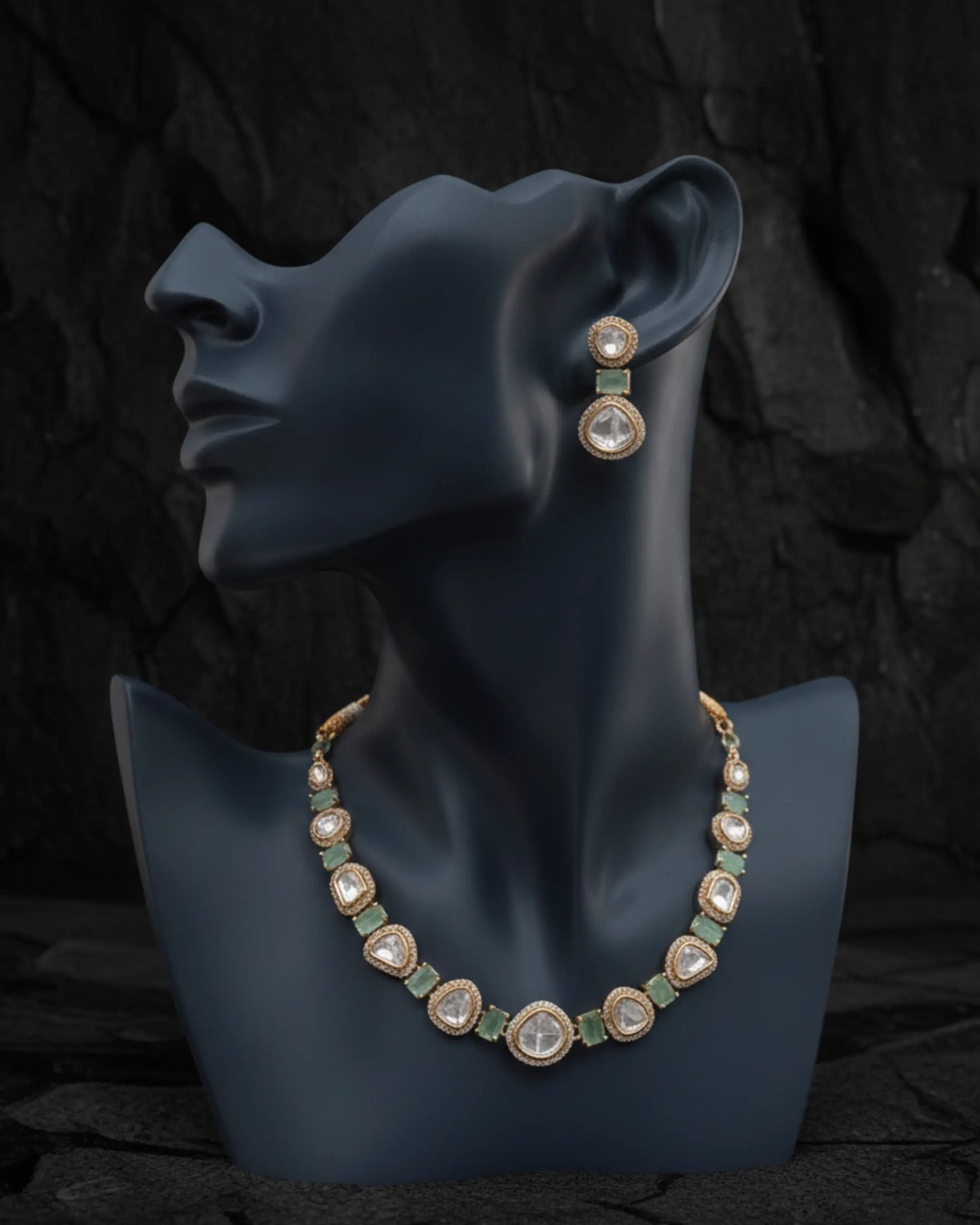 Niyara Charm Necklace Set Zestro