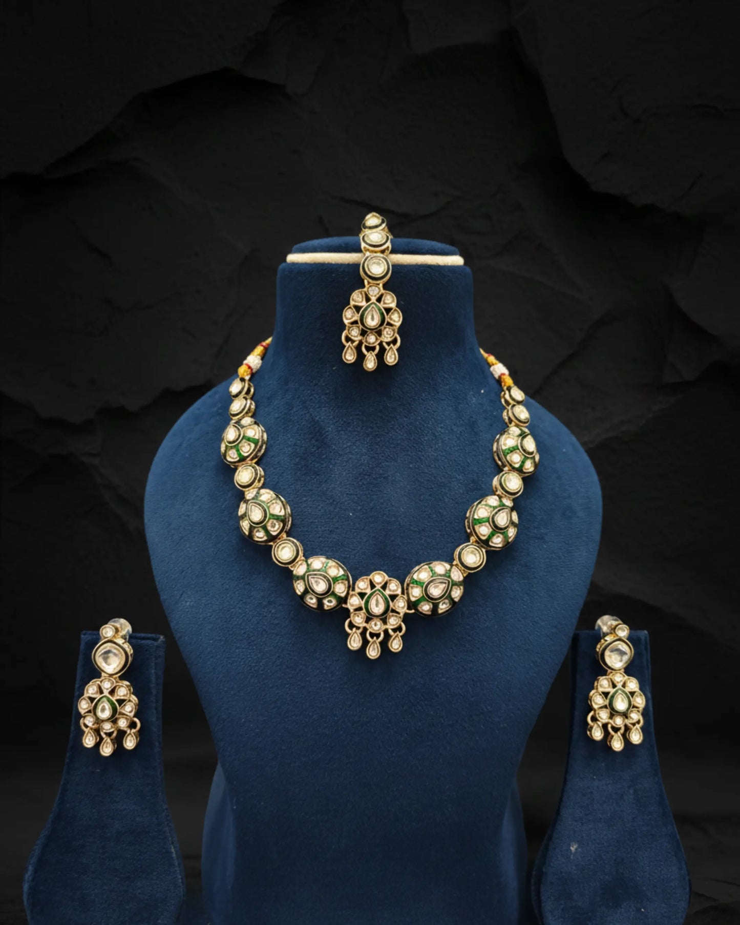Emerald Aura Kundan Necklace Set Zestro