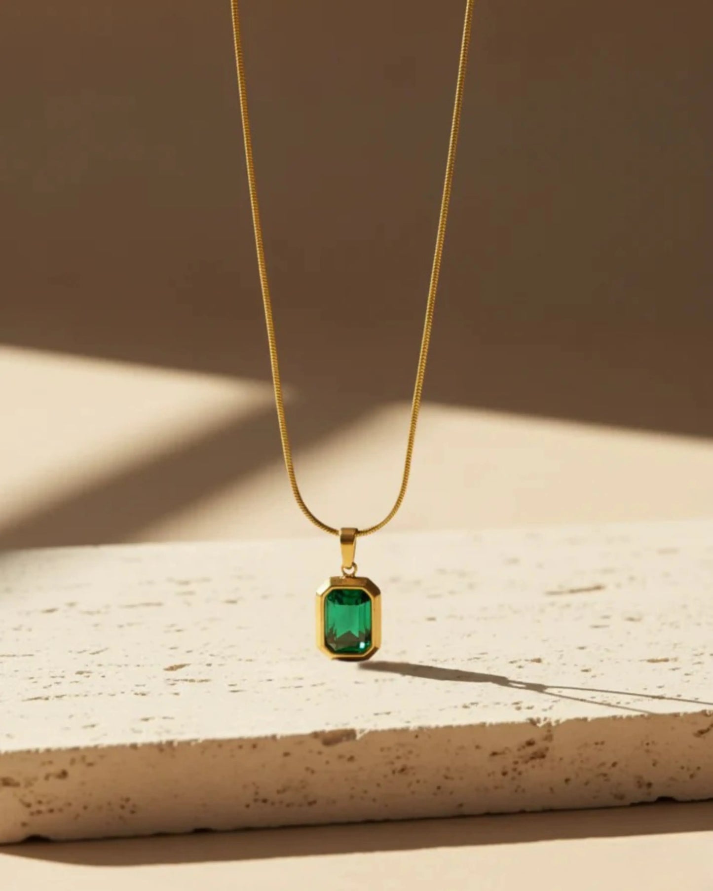 Emerald Halo Pendant Zestro