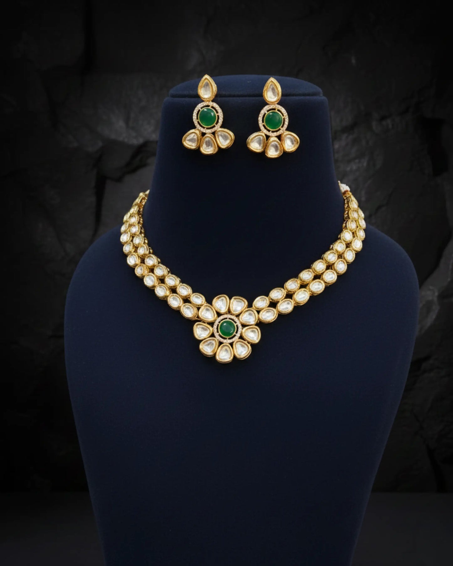 Emerald Petal Glow Necklace Set Zestro