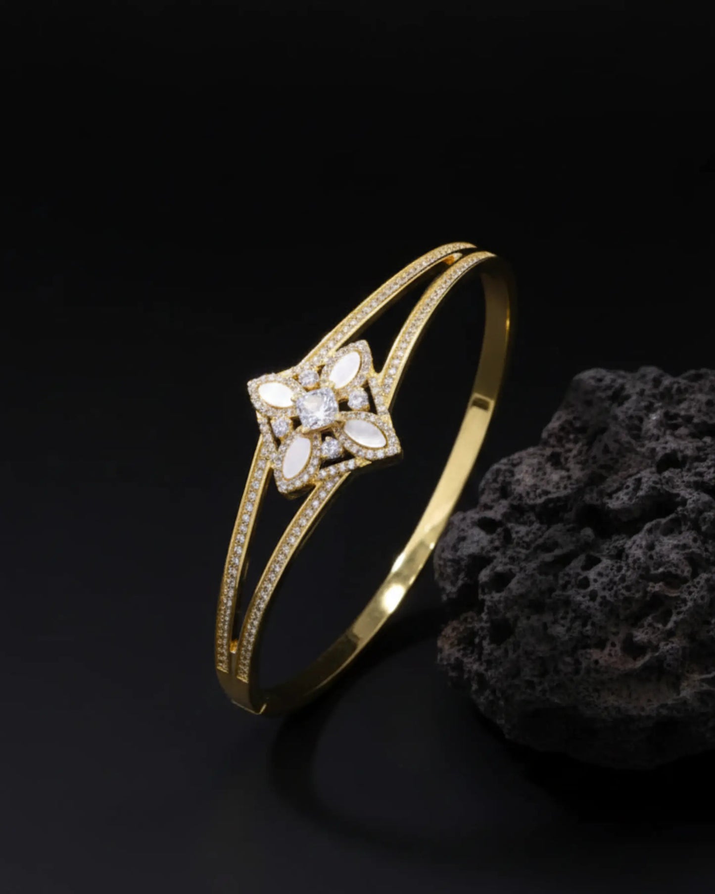Floral Radiance Bracelet Zestro
