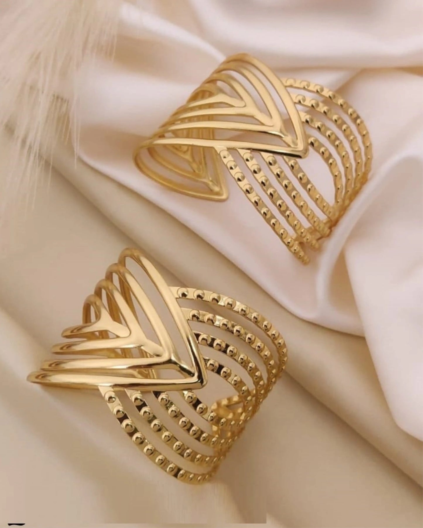 Golden Aura Cuff Bracelet Zestro