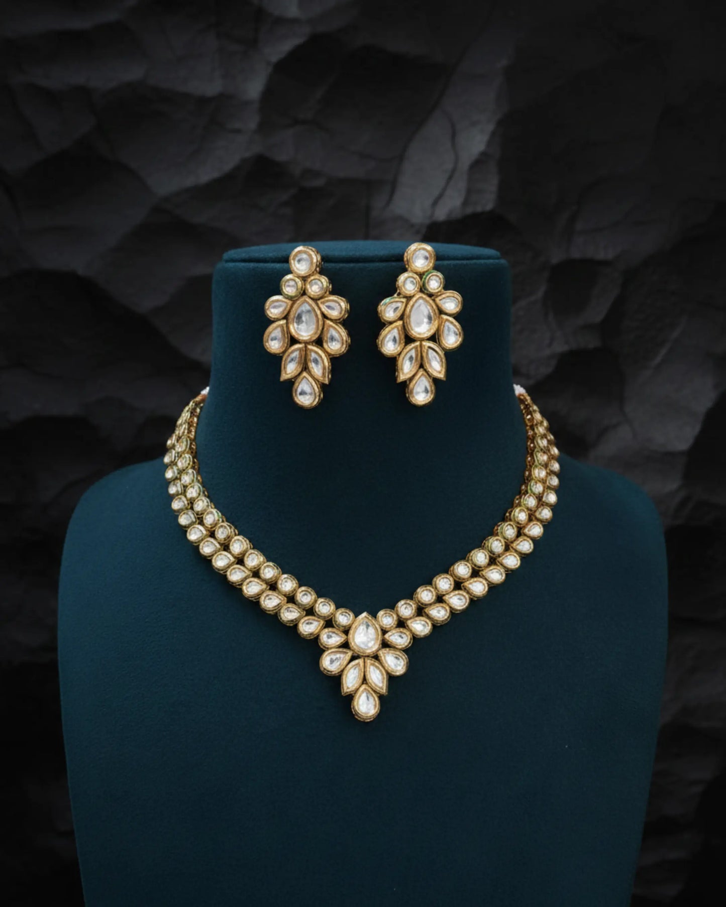 Graceful Glint Kundan Set Zestro