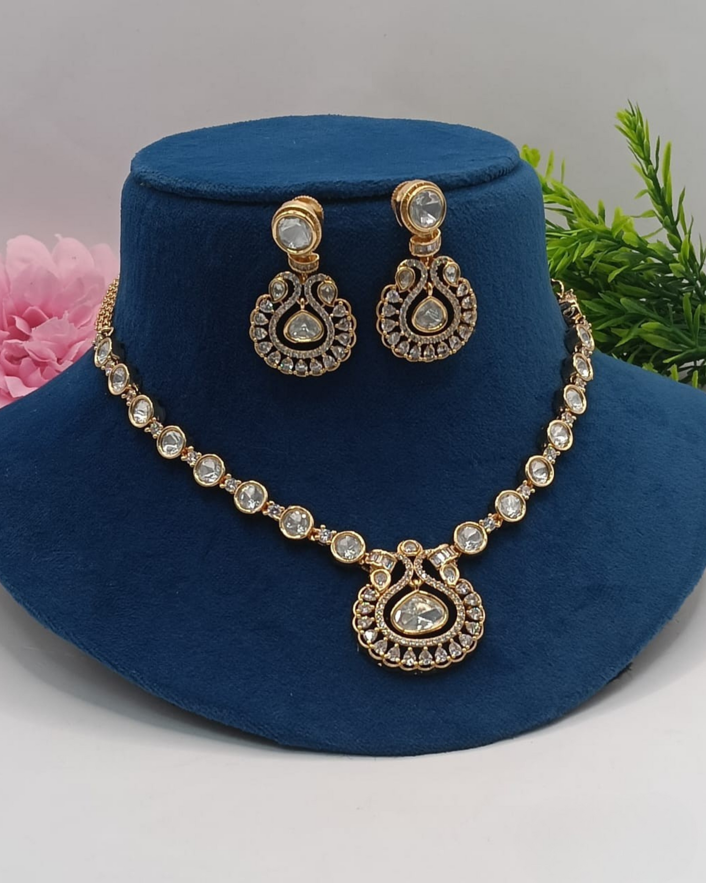 Naveli Necklace Set