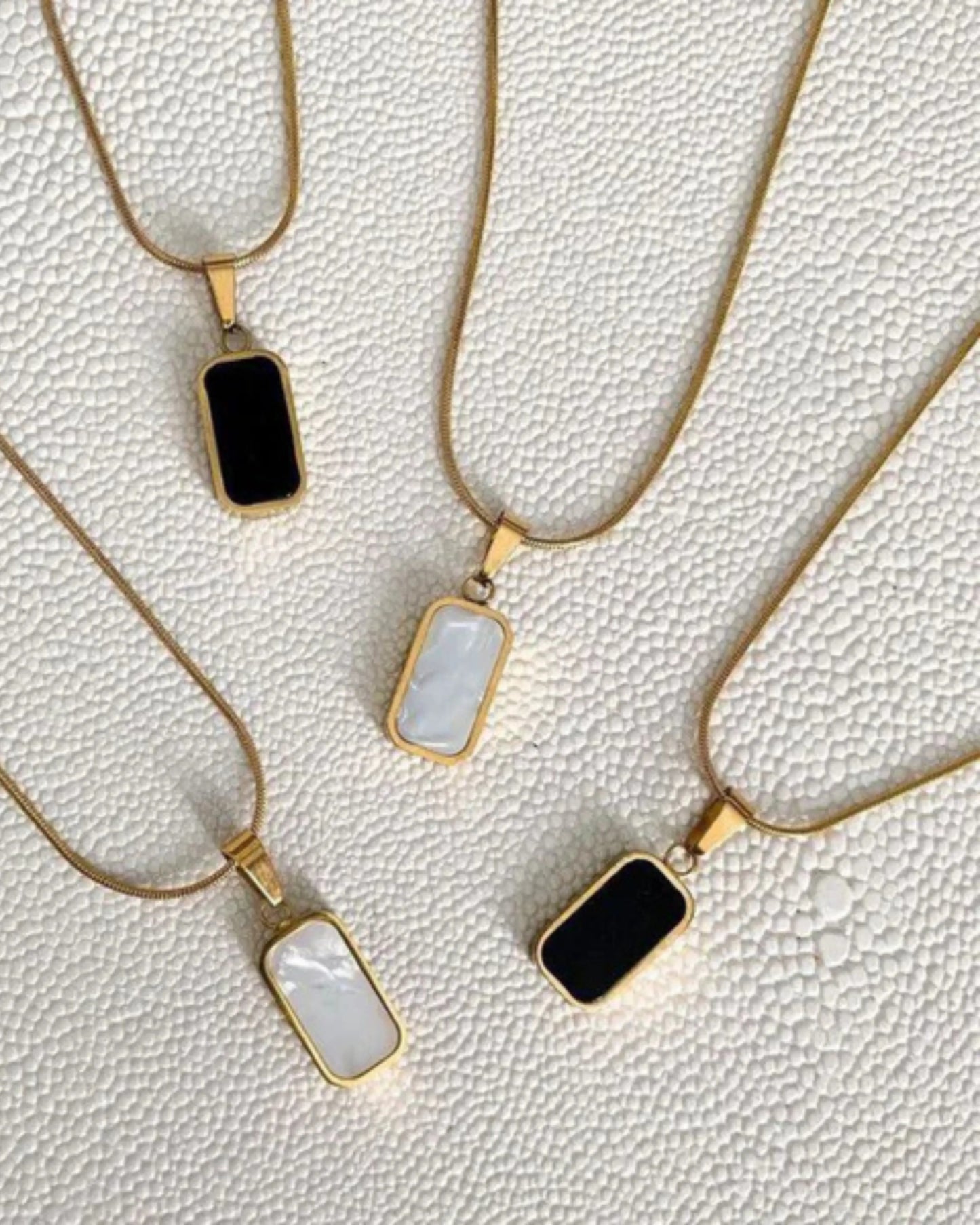 Reversible Aura Pendant Zestro