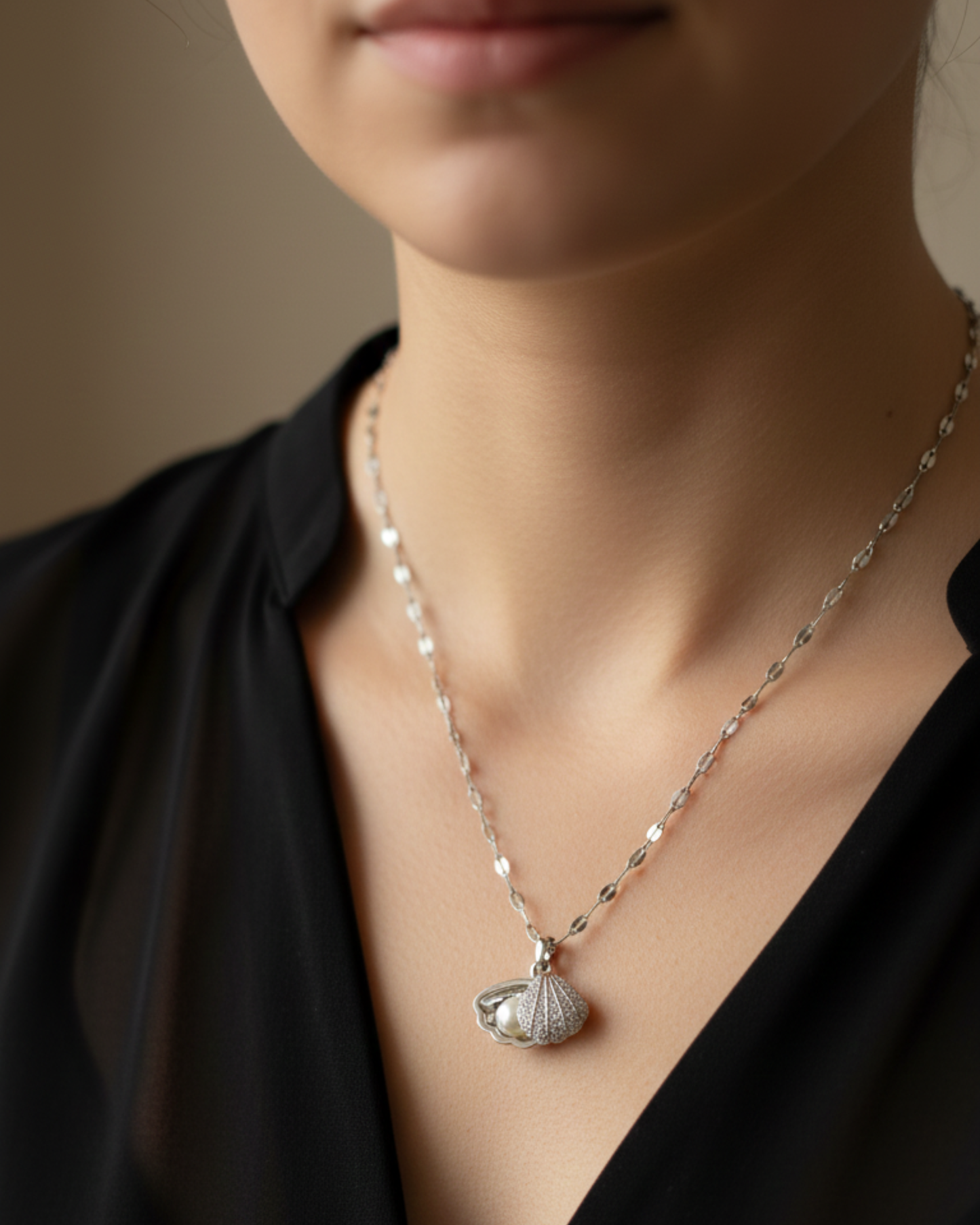 Silver Shell Pearl Neckpiece