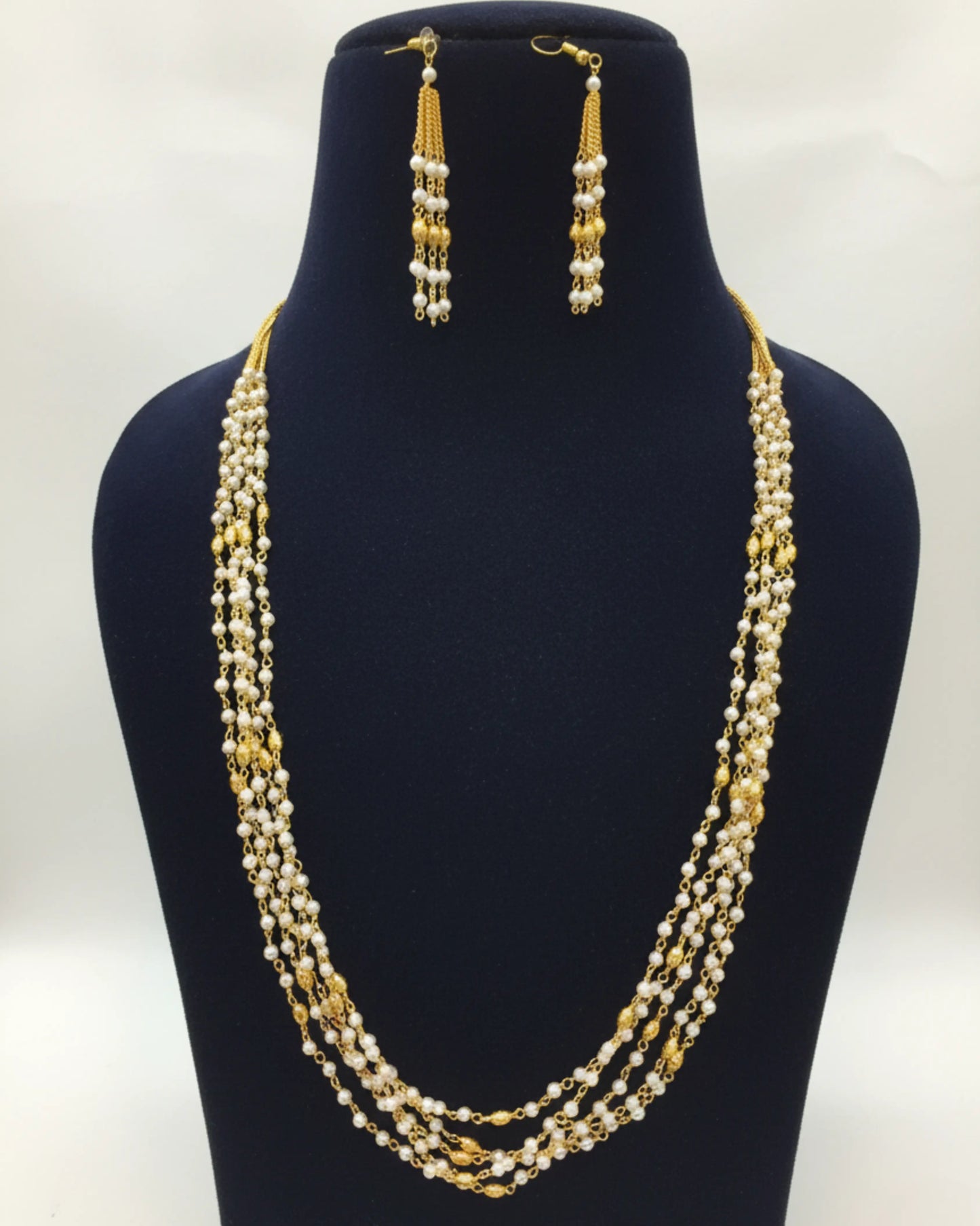 Tricolour Pearl Mala Zestro