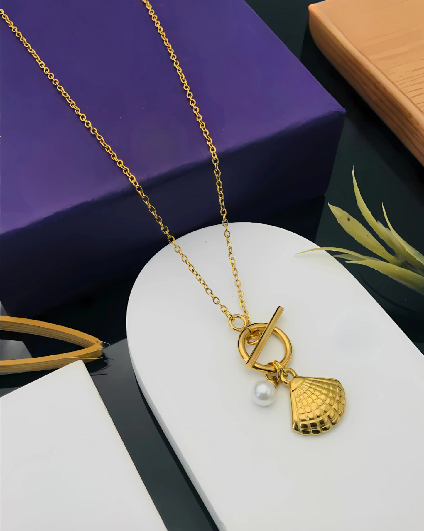 Golden Shell Necklace Zestro