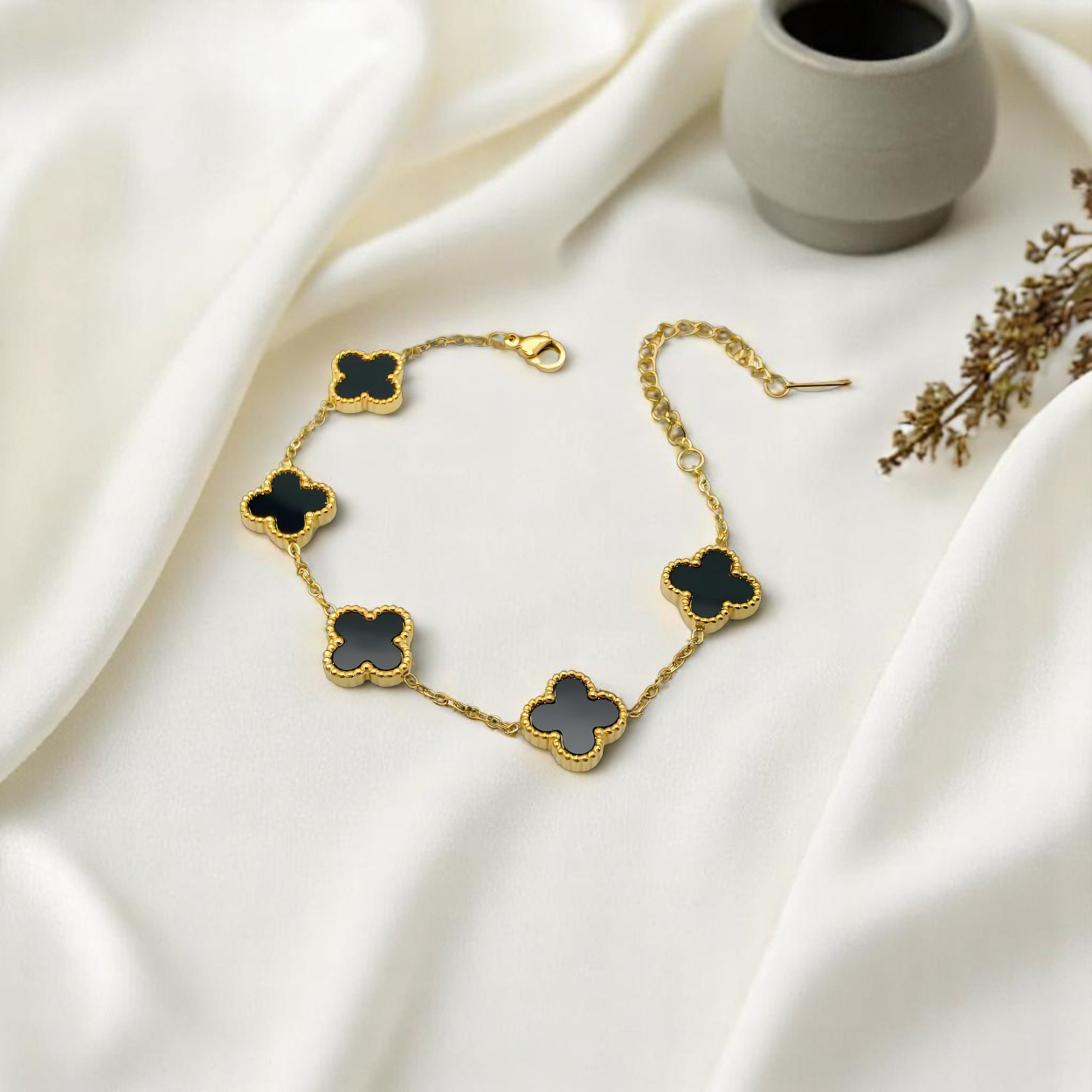 Noir Clover Bracelet