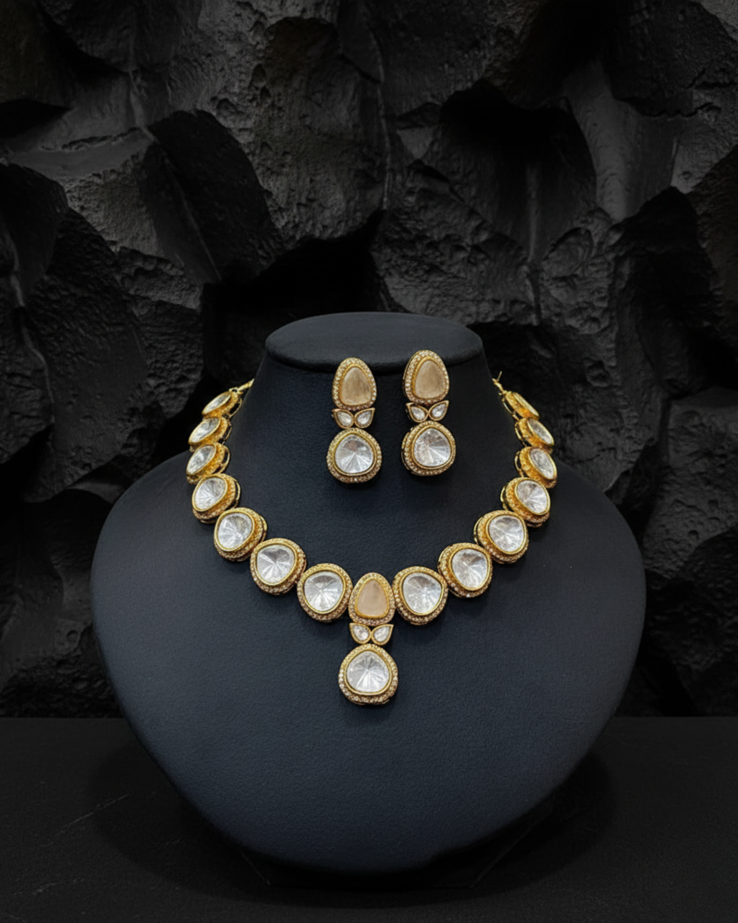 Nivara Uncut Kundan Necklace Set