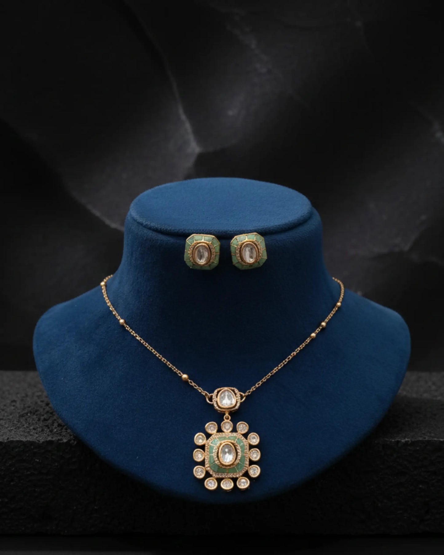 Nysa Royal Pendant Set Zestro