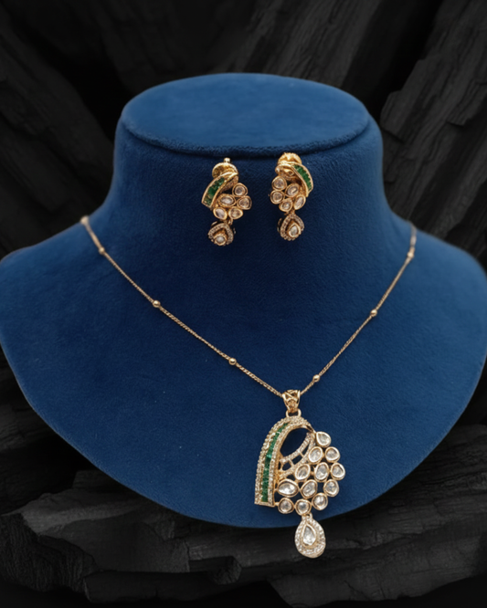 Aarvika Moissanite Kundan Pendant Set