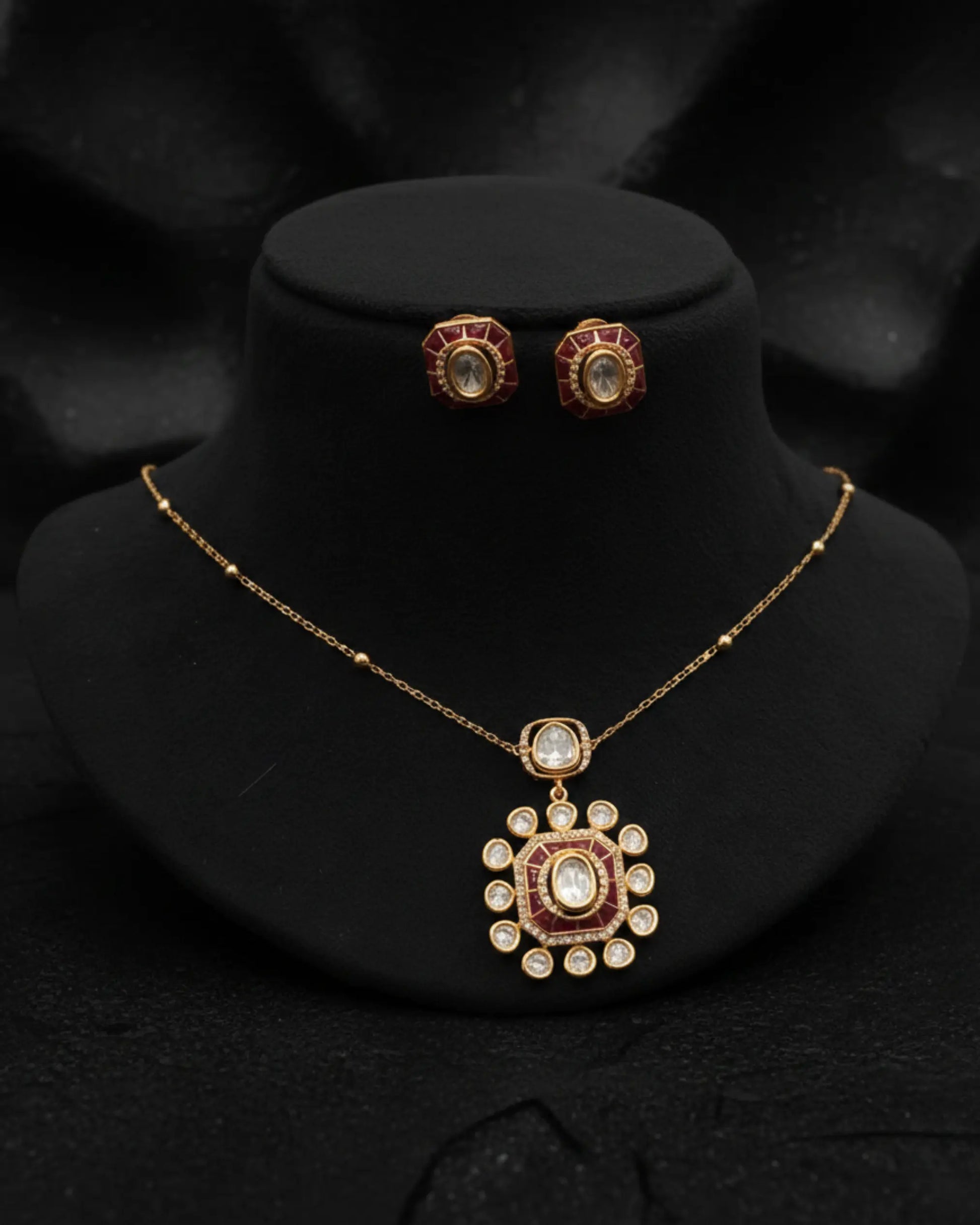 Nysa Royal Pendant Set Zestro