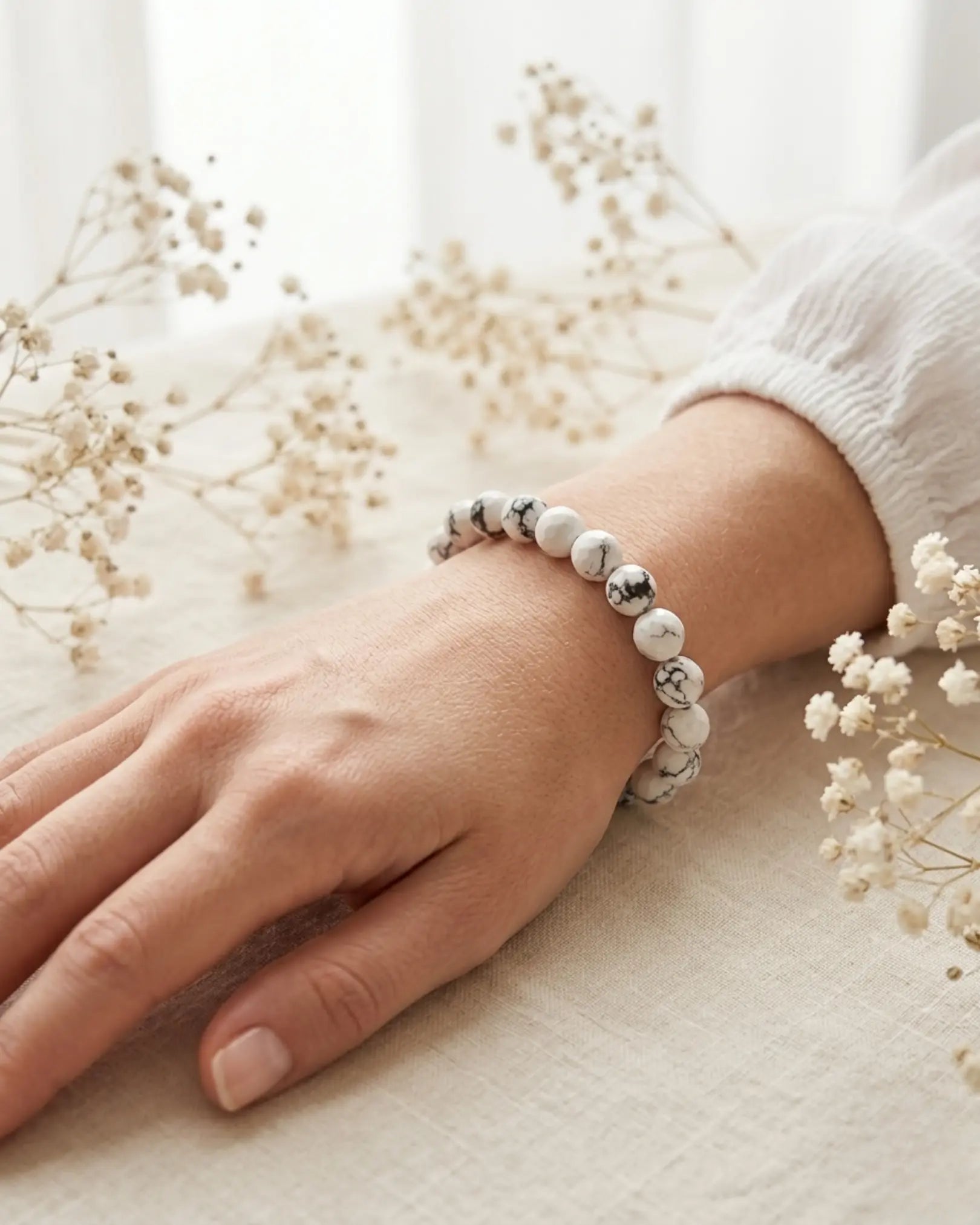 Snow Calm Howlite Bracelet Zestro