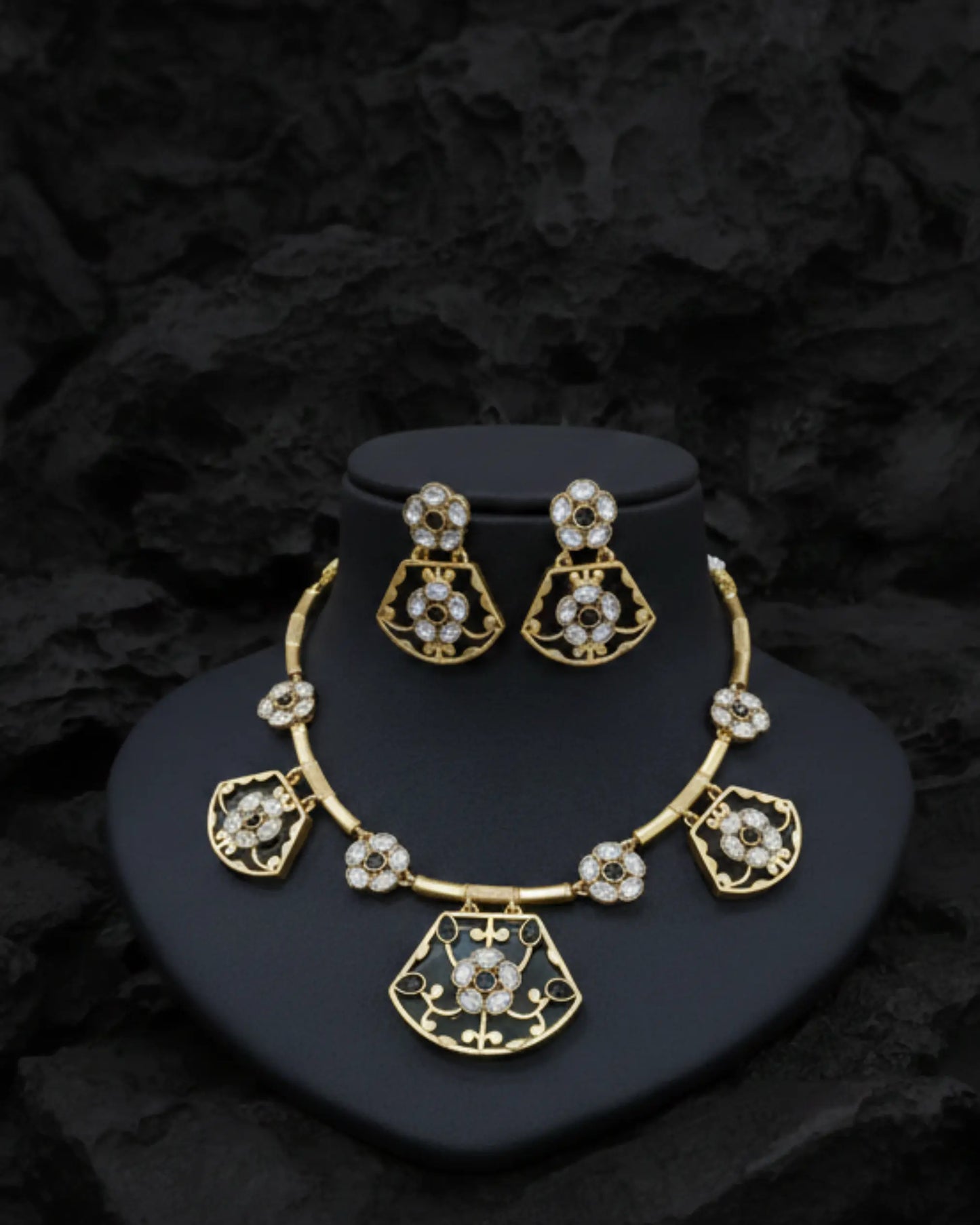 Noorvi Heritage Kundan Necklace Set Zestro
