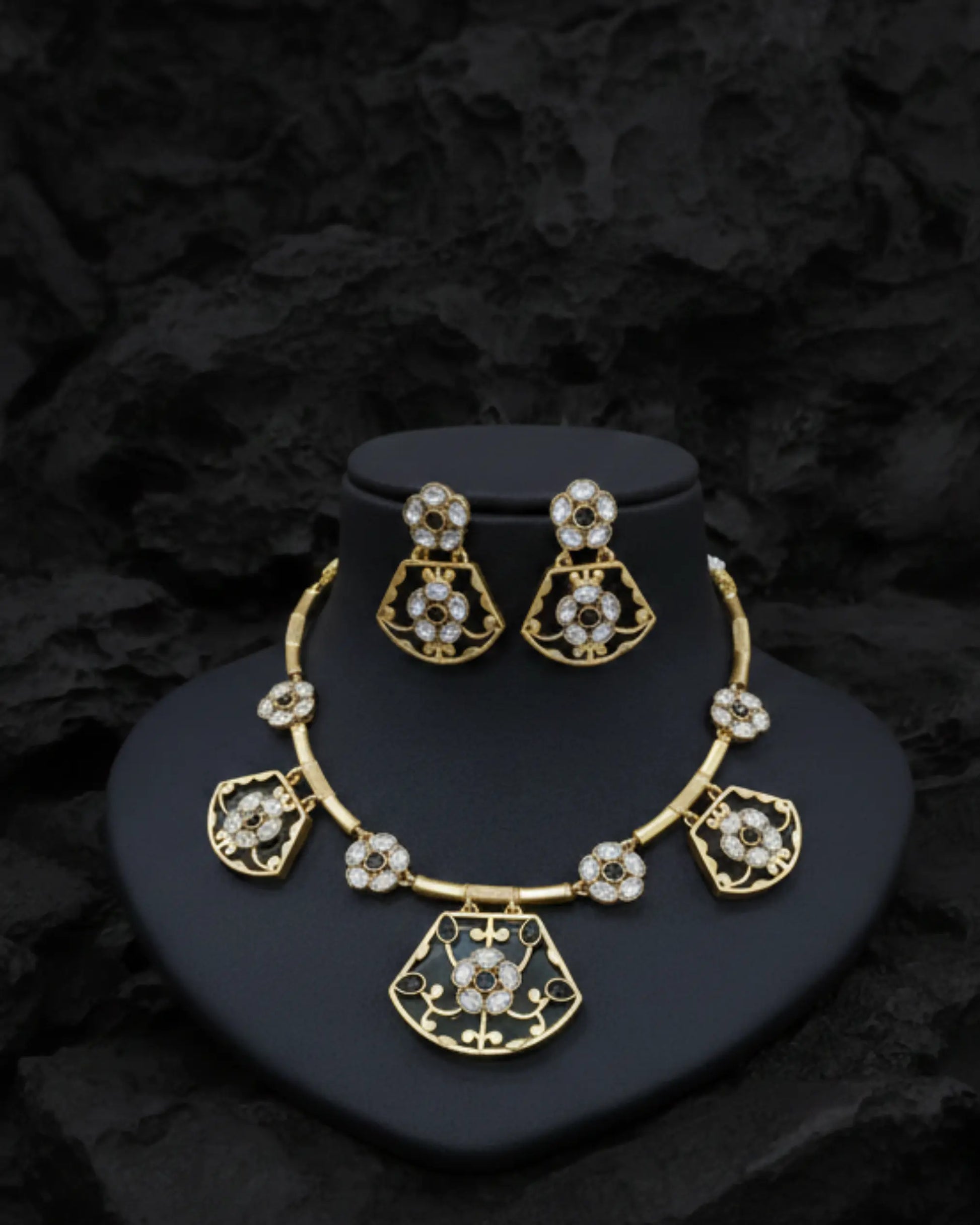Noorvi Heritage Kundan Necklace Set Zestro