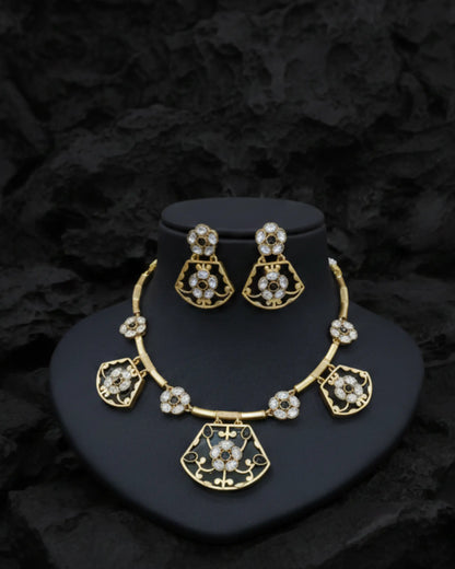 Noorvi Heritage Kundan Necklace Set Zestro