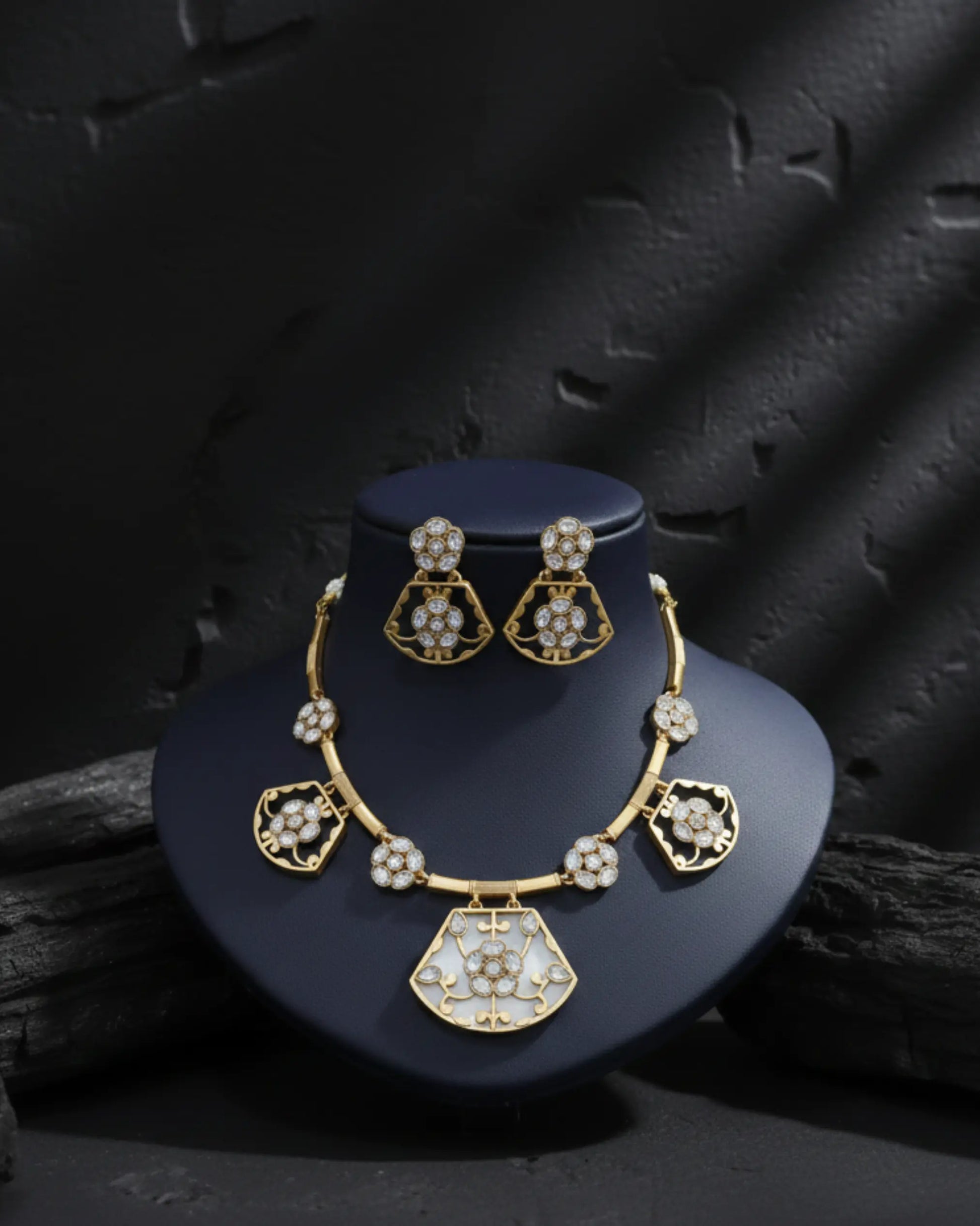 Noorvi Heritage Kundan Necklace Set Zestro