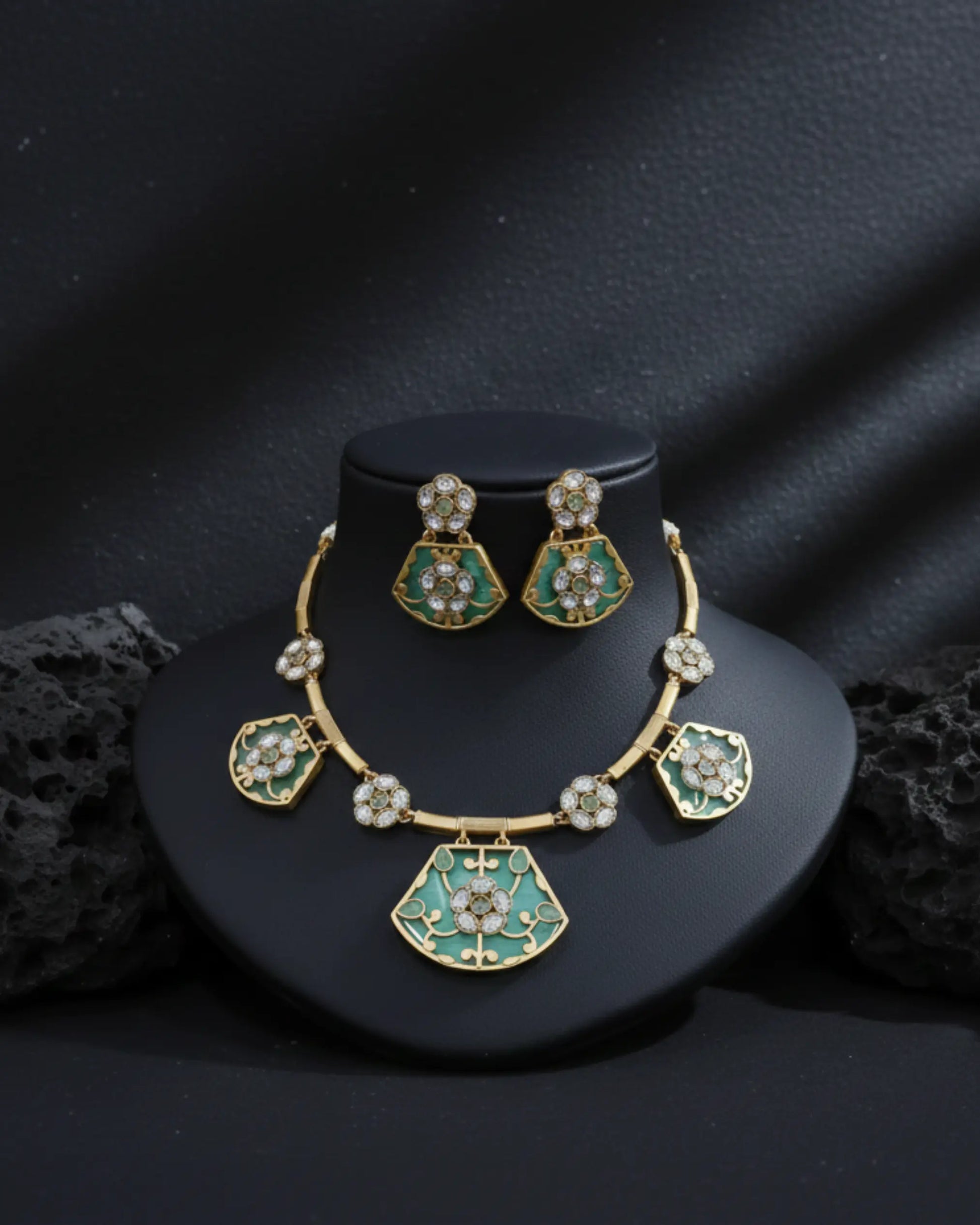 Noorvi Heritage Kundan Necklace Set Zestro