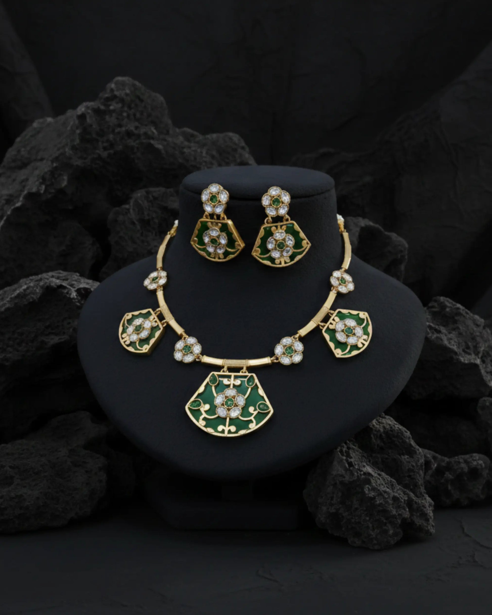Noorvi Heritage Kundan Necklace Set Zestro