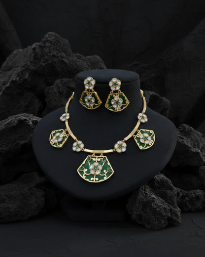 Noorvi Heritage Kundan Necklace Set Zestro