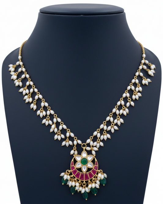 Aarvi Kundan Pearl Necklace