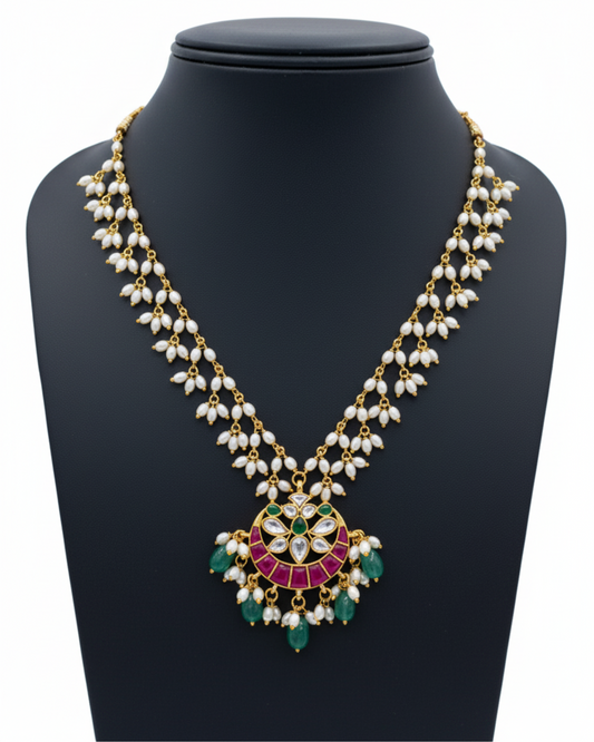 Aarvi Kundan Pearl Necklace