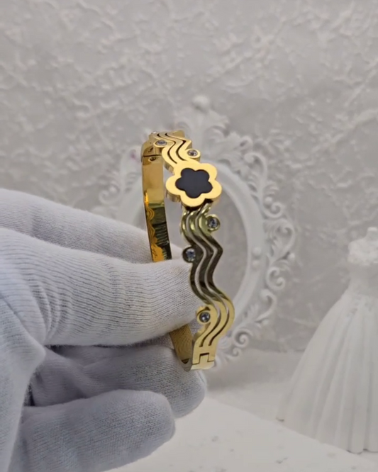 Black Bloom Bangle