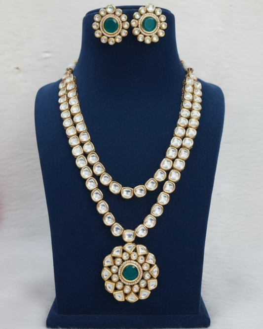 Devika Kundan Set
