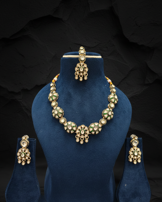 Emerald Aura Kundan Necklace Set