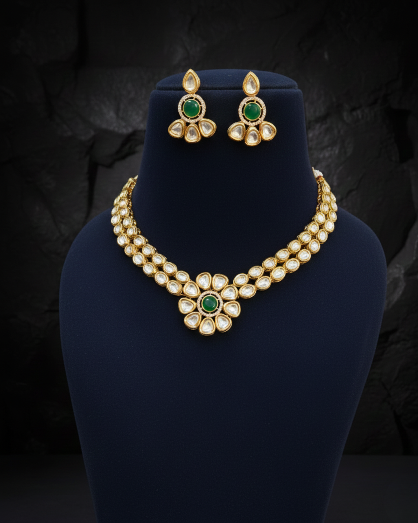 Emerald Petal Glow Necklace Set