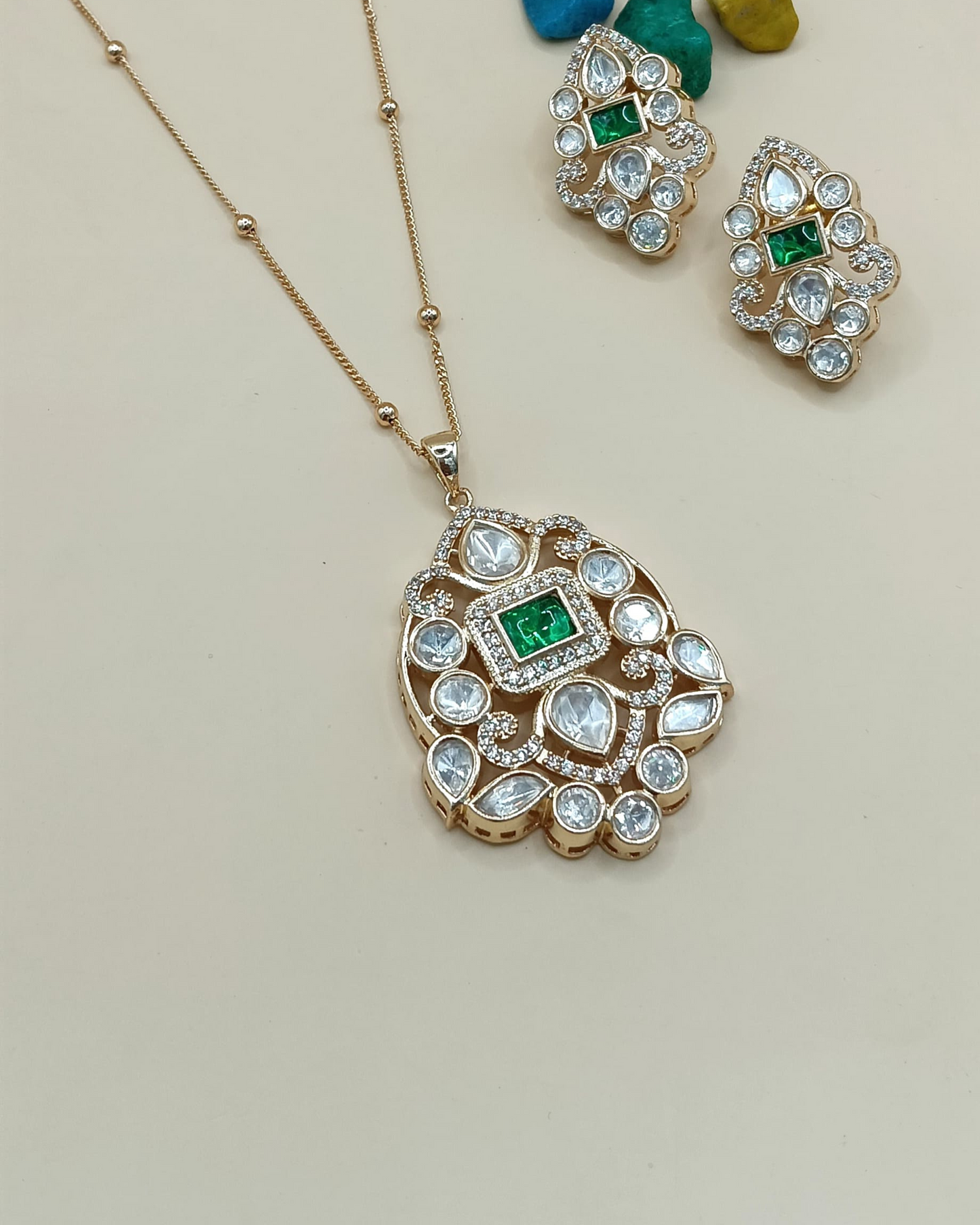 Royal Elan Pendant Set