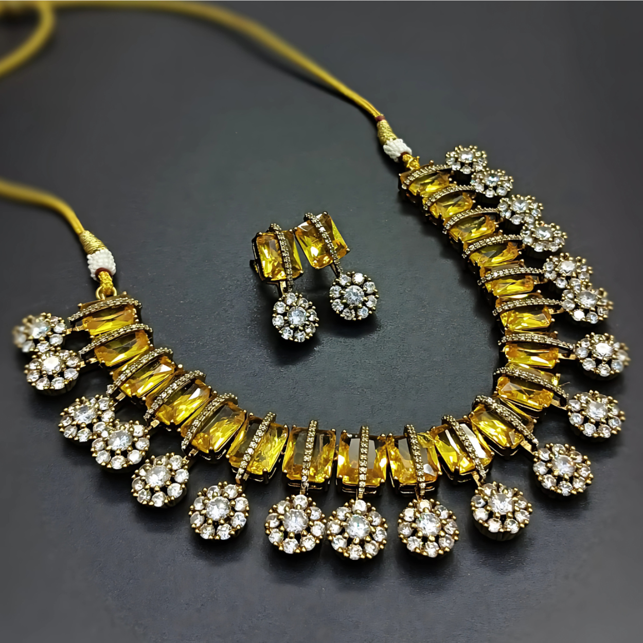 Royale Spectrum Necklace Set