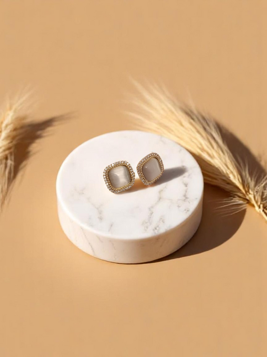 Sola Studs